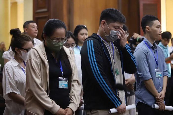 Các bị cáo tại ngoại tại phiên tòa.
