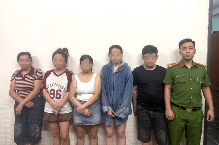 Các đối tượng liên quan tại công an. (Ảnh: Công an Nghệ An.