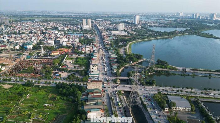 Đường Tam Trinh mở rộng được khởi công từ năm 2016, có chiều dài khoảng 3,5km, tổng mức đầu tư hơn 3.350 tỷ đồng. Dự án được kỳ vọng tạo trục kết nối giữa Vành đai 2 và Vành đai 3, góp phần giảm áp lực giao thông tại khu vực phía Nam Hà Nội.