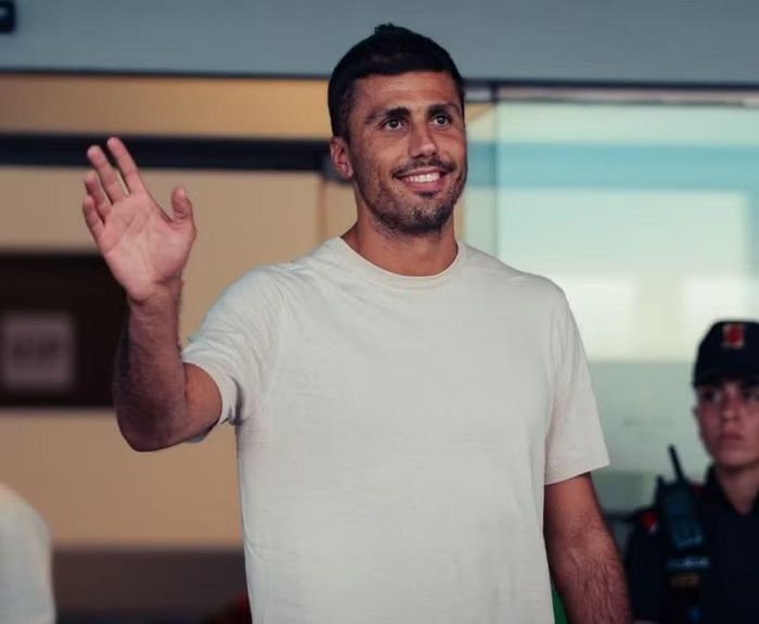  Rodri đã có mặt tại sân bay Barcelona hôm 17/8 để chuẩn bị ký hợp đồng với Barca. 