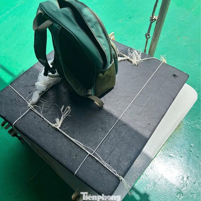 Chiếc phao ông Chung ôm suốt 4 ngày trên biển.