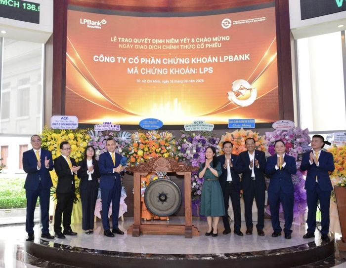 Cổ phiếu LPS có phiên giao dịch đầu tiên. Ảnh: HoSE.