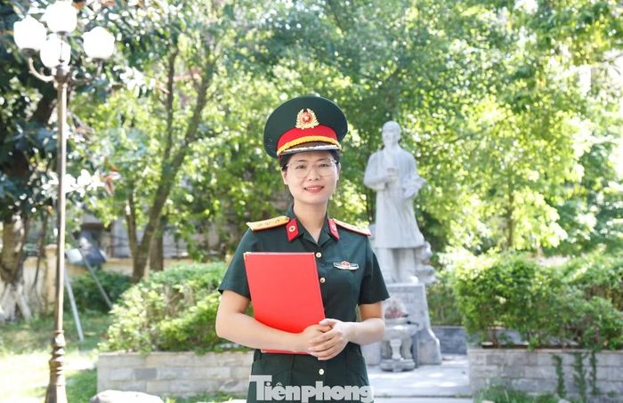 Thượng úy Trần Thị Tâm - nữ thủ khoa bác sĩ nội trú quân y với luận văn đạt 9,5 điểm.
