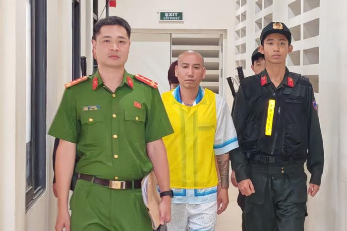 Phú Lê tại cơ quan điều tra.
