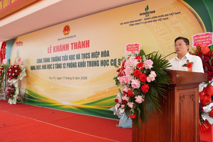 Ghi nhận đóng góp của nhà tài trợ, ông Nguyễn Đức Luận - Bí thư Đảng ủy, Chủ tịch HĐND xã Thư Trì gửi lời cảm ơn sâu sắc đến BSR đã hỗ trợ để công trình sớm hoàn thành, đưa vào sử dụng.