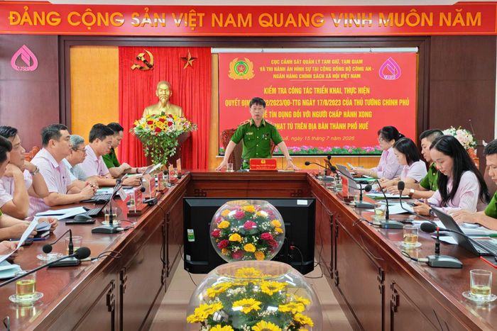 Đoàn kiểm tra liên ngành của Bộ Công an và NHCSXH do Thiếu tướng Nguyễn Văn Long, Phó Cục trưởng Cục Cảnh sát quản lý trại giam, cơ sở giáo dục bắt buộc, trường giáo dưỡng làm Trưởng đoàn, đã làm việc với Công an TP Huế và Chi nhánh NHCSXH TP Huế về kết quả triển khai Quyết định số 22.