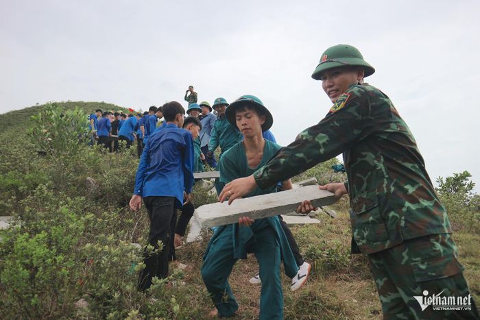 Địa phương đã huy động 3.000 lượt người tham gia, gồm cán bộ, công chức, lực lượng quân sự, dân quân, giáo viên, đoàn viên, hội viên và nhân dân các xóm
