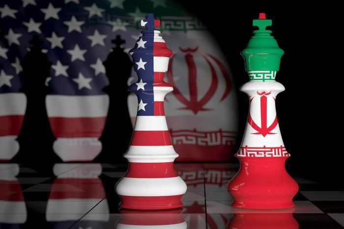 Chính quyền Tổng thống Mỹ Trump đang theo đuổi chiến lược bóp nghẹt nền kinh tế Iran, trong khi Tehran khẳng định sẽ đáp trả mạnh mẽ Washington. Ảnh: Fair Observer