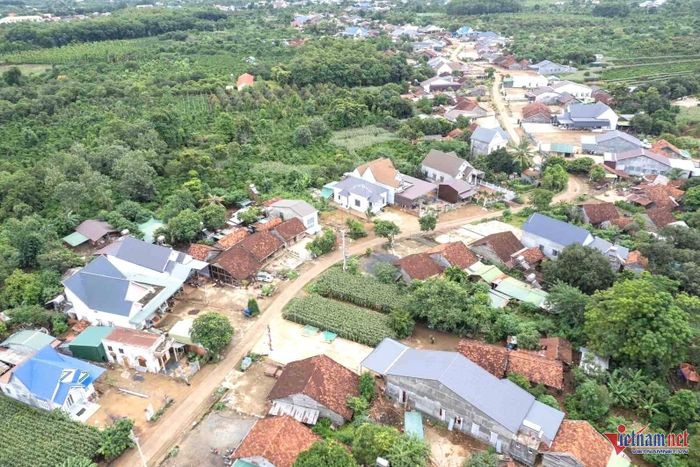 Những căn nhà tiền tỷ mọc lên san sát. Ảnh: Hải Dương