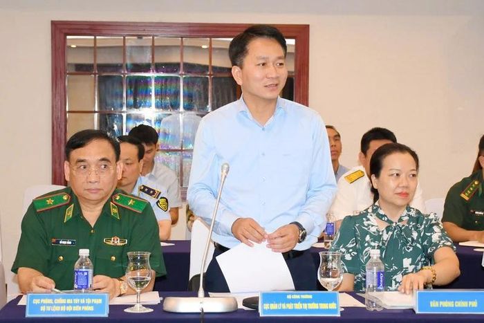 Ông Nguyễn Thanh Bình, Phó Cục trưởng Cục Quản lý và Phát triển thị trường trong nước, Bộ Công Thương trình bày tại Hội nghị