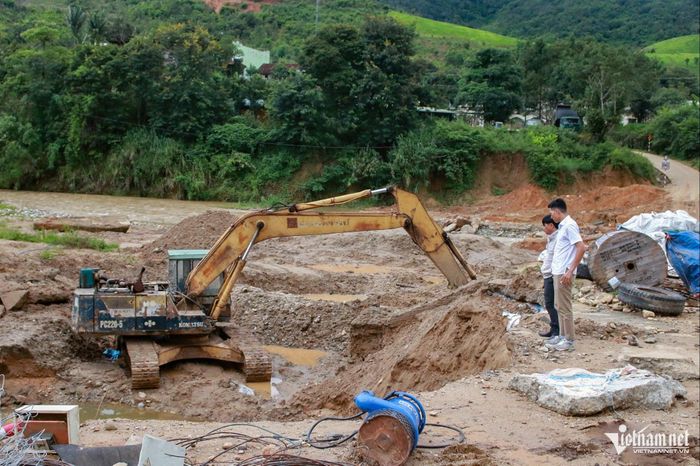Cầu Đăk Tung đang được triển khai xây dựng mới. Ảnh: Ngọc Chí