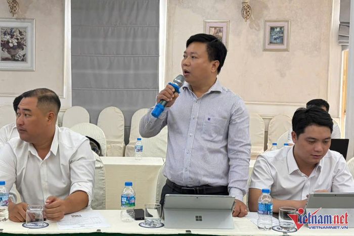 Ông Nguyễn Văn Trường, Phó Trưởng Ban Kiểm tra - Pháp chế của Vietnam Post trao đổi tại hội nghị truyền thông chính sách đối với dự án Luật Bưu chính (sửa đổi).