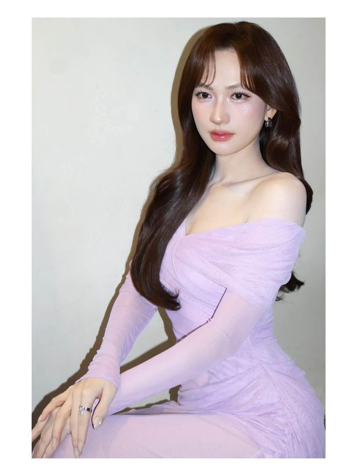 Sao Việt 18/8: Diễn viên Phương Anh Đào khoe đường cong hút mắt.