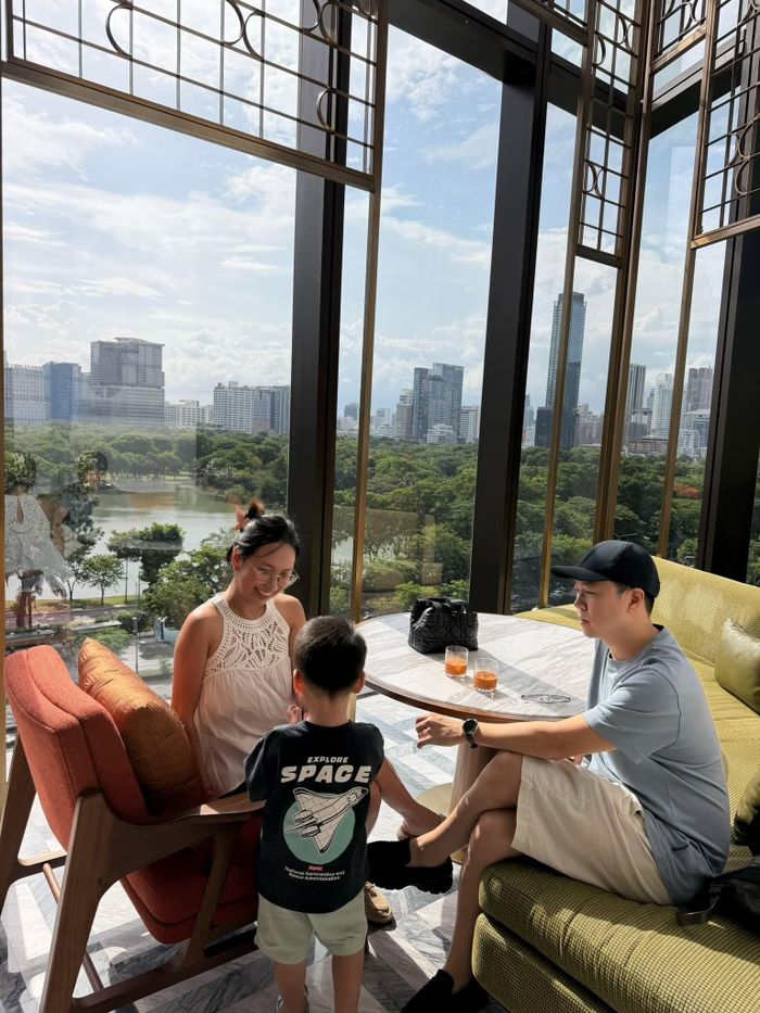 Phút bình yên của ca sĩ Lê Hiếu bên vợ con.