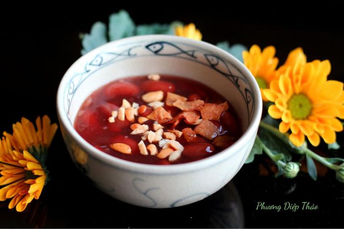 Nhiều người tin rằng, ăn chè đậu đỏ trong ngày Thất tịch sẽ mang lại may mắn trên đường tình duyên. Ảnh minh họa: Phương Diệp Thảo