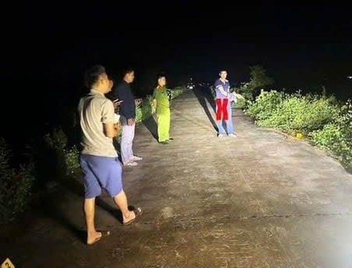 Đối tượng Mai Văn C (X) thực nghiệm hiện trường. Ảnh: CSHSXT