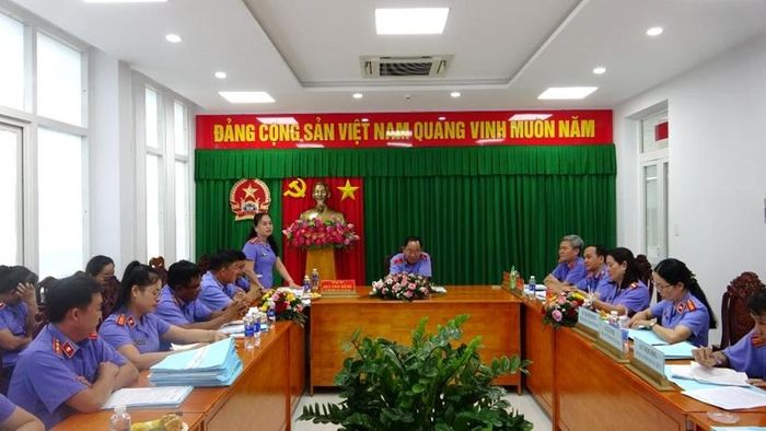 Quang cảnh buổi kiểm tra việc thực hiện Quy chế dân chủ ở cơ sở tại VKSND khu vực 11.