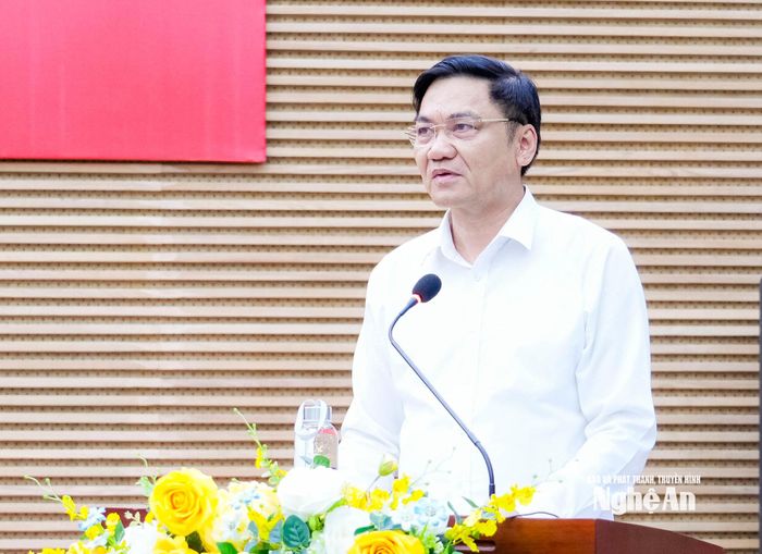 Đồng chí Hoàng Nghĩa Hiếu - Phó Bí thư Thường trực Tỉnh ủy, Chủ tịch HĐND tỉnh phát biểu khai mạc hội nghị. Ảnh: Phạm Bằng