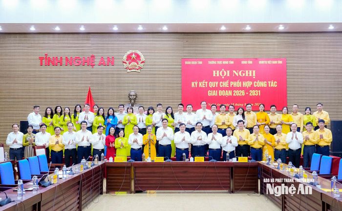 Lãnh đạo và cán bộ 4 cơ quan: Đoàn ĐBQH tỉnh, Thường trực HĐND tỉnh, UBND tỉnh và Ủy ban MTTQ tỉnh tại hội nghị. Ảnh: Phạm Bằng