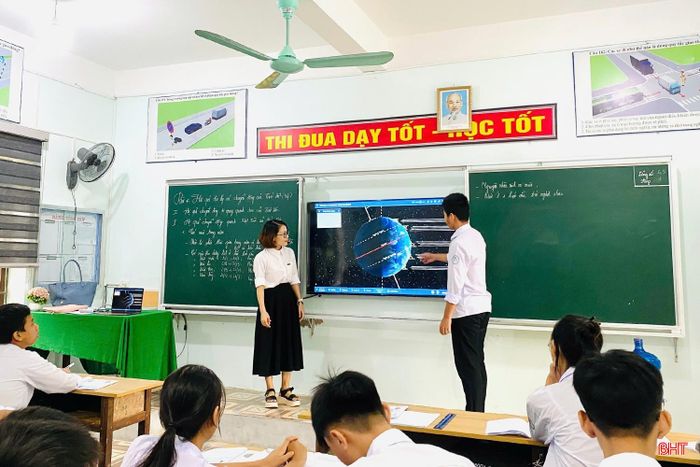 Việc ứng dụng công nghệ thông tin vào giảng dạy góp phần tạo nên những giờ học hấp dẫn, tăng cường sự tương tác của học sinh.