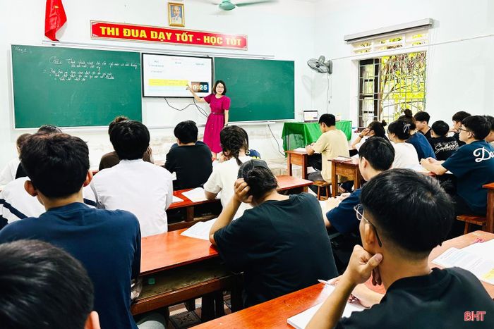 Không chỉ hỗ trợ người dạy, công nghệ còn góp phần đổi mới phương thức quản lý, mở rộng cơ hội tiếp cận tri thức và nâng cao chất lượng phục vụ người học.