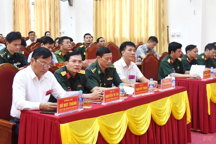 Phó Chủ tịch UBND tỉnh Hồ Huy Thành cùng đại diện các sở, ngành dự lễ khai mạc.
