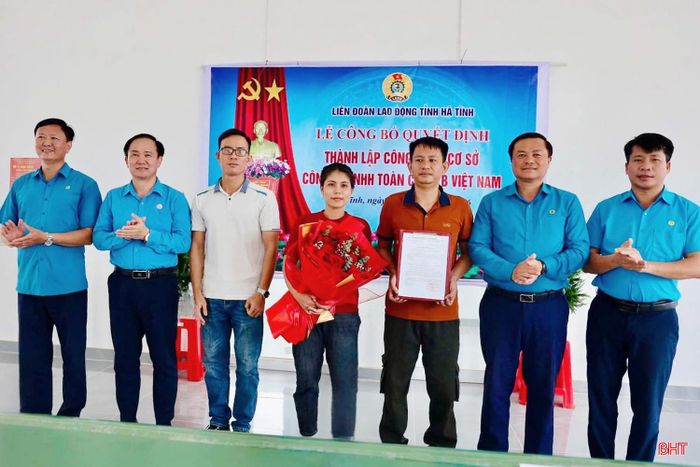  Từ đầu năm đến nay, toàn tỉnh đã thành lập được 38 công đoàn cơ sở, phát triển mới 4.171 đoàn viên. 