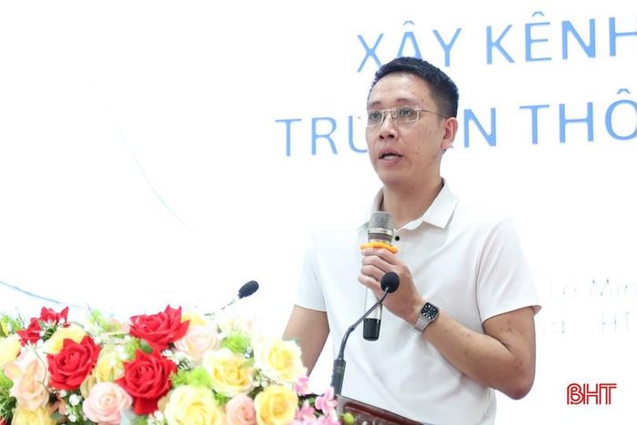 Trong thời gian 1 ngày, các học viên được tiếp cận nhiều chuyên đề thiết thực, gắn với yêu cầu thực tiễn công tác Đoàn, Hội hiện nay. Cụ thể như: Kỹ năng thiết kế, xây dựng các ấn phẩm truyền thông, video ngắn thông qua các ứng dụng số; ứng dụng trí tuệ nhân tạo (AI), chuyển đổi số trong công tác Đoàn và phong trào thanh thiếu nhi...