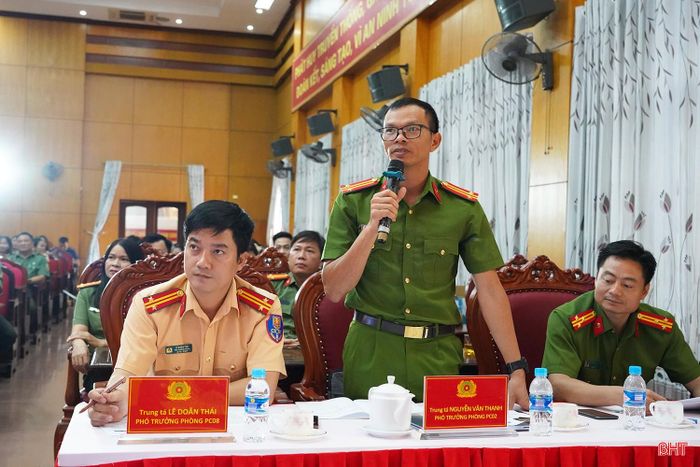 Ban giám khảo đánh giá công tâm, khách quan từng phần thi, tập trung vào kiến thức pháp luật, kỹ năng tuyên truyền và khả năng xử lý tình huống thực tế.