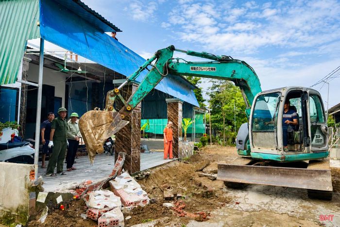 Những ngày qua, xã Sơn Tây cũng tổ chức ra quân xây dựng NTM với nhiều phần việc cụ thể, lan tỏa phong trào thi đua rộng khắp các khu dân cư, thiết thực chào mừng các ngày lễ, sự kiện lớn của tỉnh và đất nước.