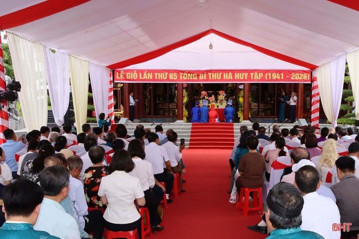 Toàn cảnh lễ tế tại Nhà tưởng niệm Tổng Bí thư Hà Huy Tập.