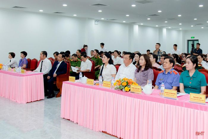Các đại biểu tham dự lễ công bố quyết định bổ nhiệm Phó Chánh án TAND tỉnh Hà Tĩnh.