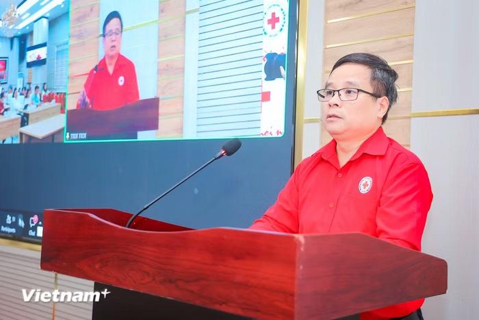 Từ Trung ương đến cơ sở, yêu cầu đặt ra là đưa các mục tiêu, nhiệm vụ của Nghị quyết Đại hội XII vào hoạt động cụ thể, gắn với nhu cầu của người dân và thực tiễn từng địa bàn; lấy hiệu quả trợ giúp con người, tính chuyên nghiệp, minh bạch và khả năng huy động, kết nối nguồn lực làm những thước đo quan trọng của quá trình đổi mới. (Ảnh: Hoài Nam/Vietnam+)