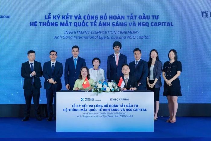 Đại diện hai bên ký kết hợp tác. (Ảnh: PV/Vietnam+)
