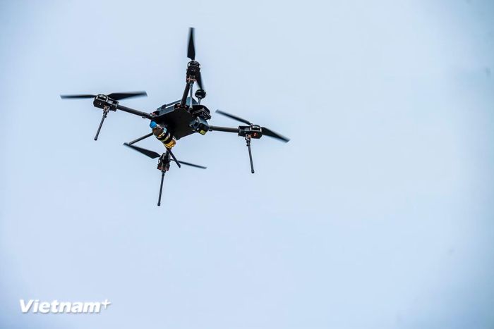 Diễn tập tình huống UAV mang đồ cấp cứu, đồ y tế, tiếp viện. (Ảnh: Minh Sơn/Vietnam+)