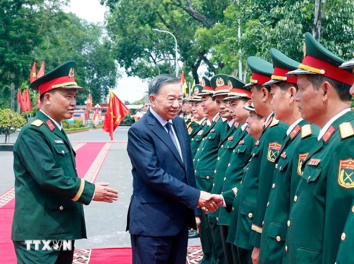 Tổng Bí thư, Chủ tịch nước Tô Lâm và các đại biểu. (Ảnh: Thống Nhất/TTXVN)