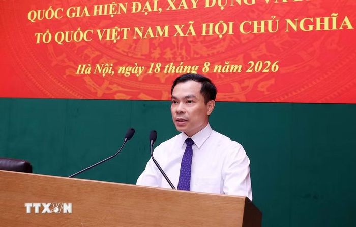 PGS.TS Nguyễn Mạnh Hùng, Phó Giám đốc Học viện Chính trị quốc gia Hồ Chí Minh, Phó Chủ tịch Hội đồng Lý luận Trung ương phát biểu. (Ảnh: Văn Điệp/TTXVN)