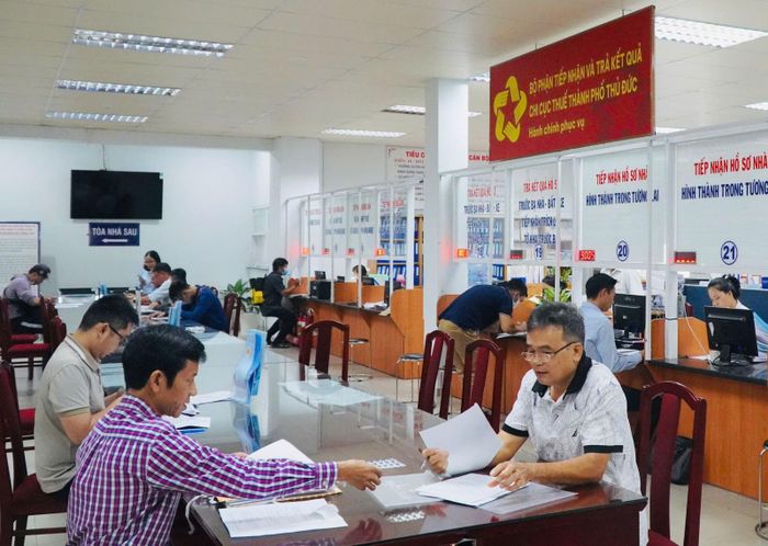 Người dân mong muốn sau khi sắp xếp các đơn vị hành chính, quy trình thủ tục sẽ được rút gọn. Ảnh: Mạnh Linh - Hoàng Tuyết/Báo Tin tức và Dân tộc
