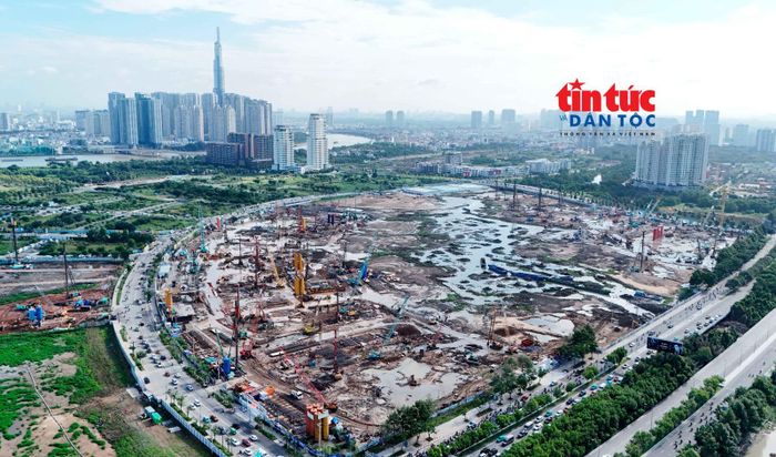 Dự án cũng được định hướng kết nối với tuyến metro số 2 đoạn Bến Thành - Thủ Thiêm, cùng hệ thống giao thông hiện hữu qua hầm Thủ Thiêm, cầu Ba Son và cầu Thủ Thiêm, góp phần hình thành hạt nhân mới về hành chính, chính trị, tài chính và dịch vụ tại khu đô thị mới Thủ Thiêm.