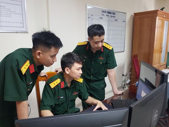 Cán bộ thuộc Bộ tư lệnh 86 làm chủ công nghệ thông tin, góp phần thực hiện chuyển đổi số trong Bộ Quốc phòng. Ảnh minh họa: Báo QĐND