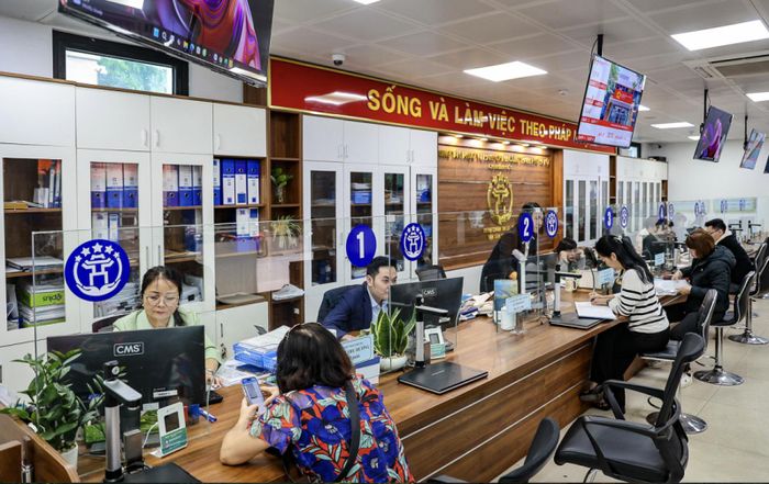 Cán bộ, công chức ở cơ sở luôn xác định phương châm làm hết việc, không làm hết giờ.