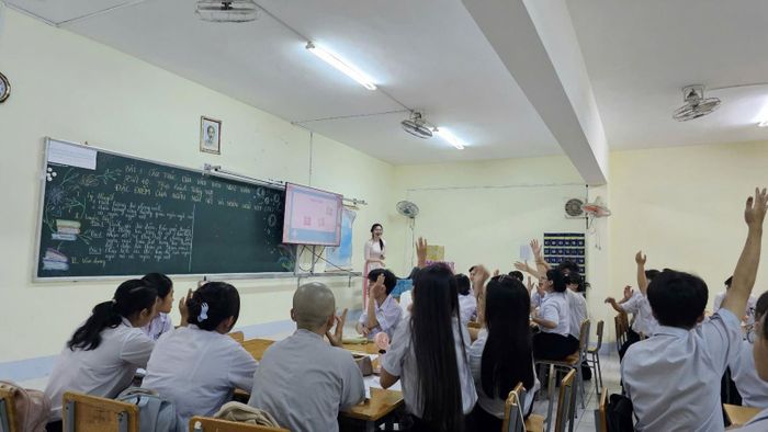 Học sinh Trung tâm GDTX - Hướng nghiệp Vũng Tàu trong tiết học Ngữ văn.Ảnh: Trung tâm GDTX - Hướng nghiệp Vũng Tàu