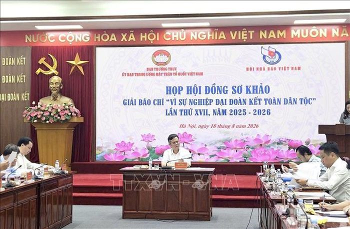Quang cảnh cuộc họp.