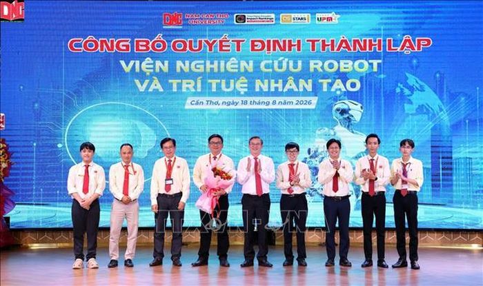Ra mắt Ban lãnh đạo Viện Nghiên cứu robot và Trí tuệ nhân tạo.
