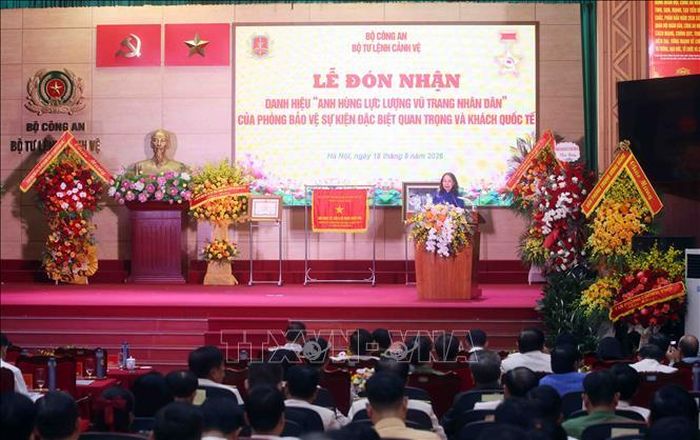 Lễ đón nhận Danh hiệu "Anh hùng lực lượng vũ trang nhân dân" của Phòng Bảo vệ sự kiện đặc biệt quan trọng và khách quốc tế, Bộ Tư lệnh Cảnh vệ, Bộ Công an. Ảnh: Phạm Kiên/TTXVN