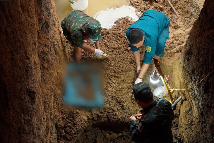 Lực lượng tìm kiếm phát hiện, quy tập 3 bộ hài cốt liệt sĩ.