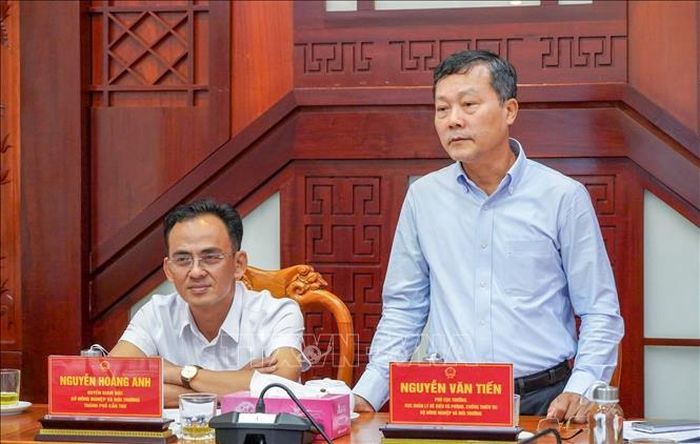 Quang cảnh buổi làm việc.