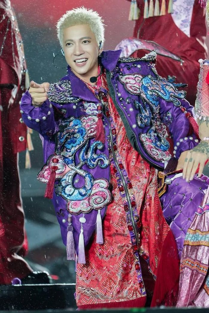 S.T Sơn Thạch tạo được điểm nhấn và hút thêm lượng fan sau chương trình Anh trai vượt ngàn chông gai mùa 1. Ảnh: FBNV.