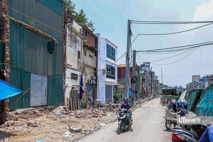 Khi hoàn thành, khu đất rộng hơn 6.800m2 sẽ không còn là những khoảng đất xen kẹt nằm giữa các tuyến đường mà được tổ chức thành một tổ hợp hạ tầng phục vụ người dân, gồm bãi đỗ xe, nhà để xe, trạm sạc, cây xanh và vườn hoa.
