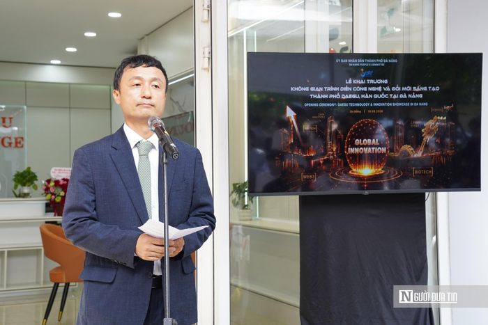 Ông Baek Joseph, Trưởng Văn phòng đại diện thành phố Daegu tại thành phố Hồ Chí Minh, chia sẻ về cơ hội hợp tác đầu tư, công nghệ và phát triển dự án giữa doanh nghiệp hai thành phố.